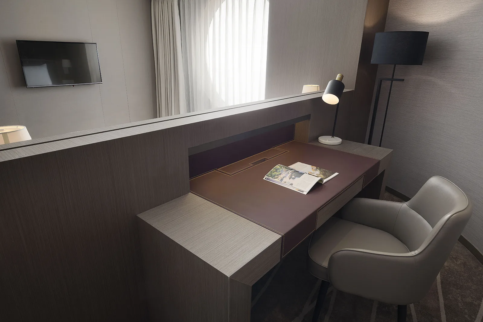 ILLUME TAIPEI Premier Suite Desk